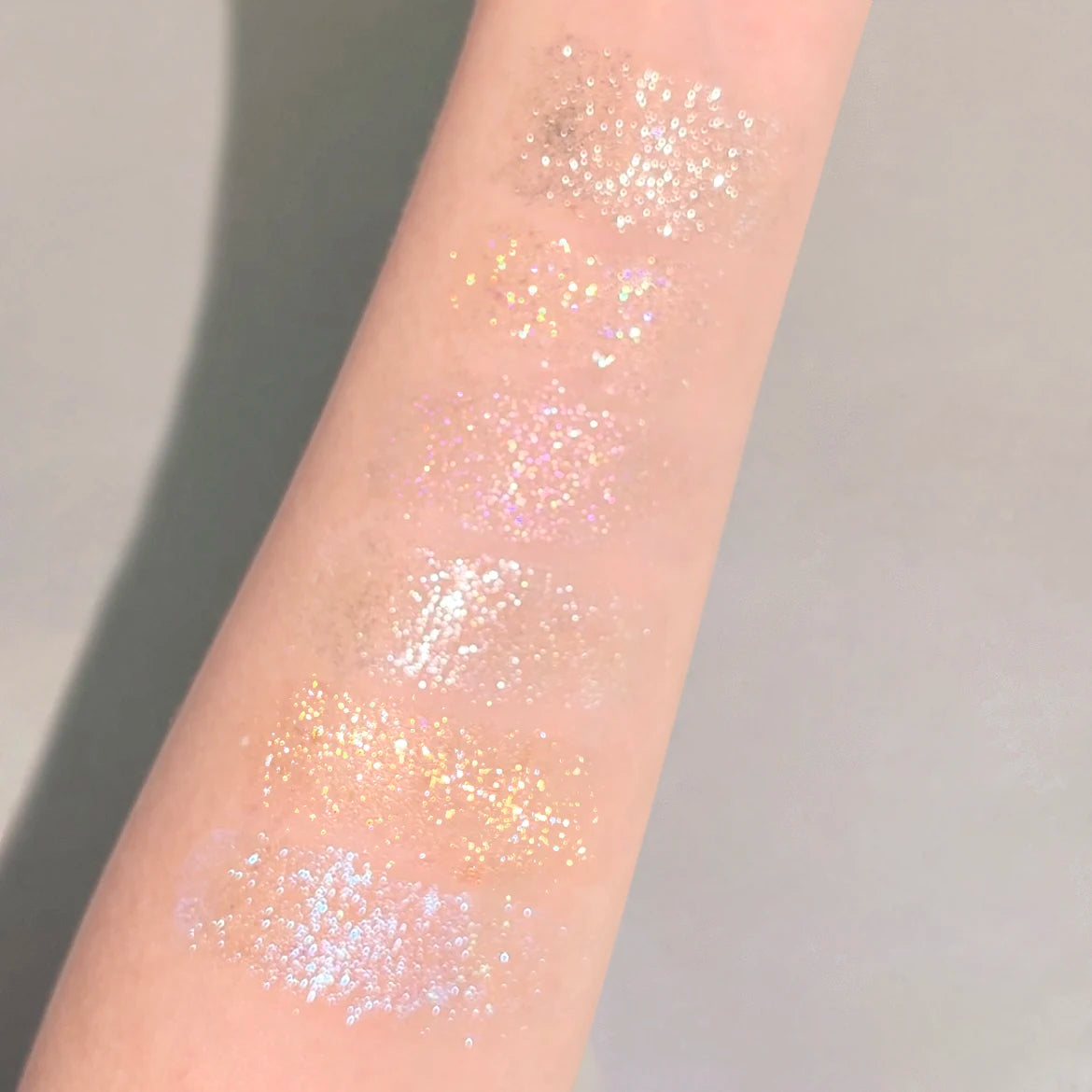 Flowing Light Liquid Eyeshadow - Sparkling Pearlescent Diamond Highlighter
